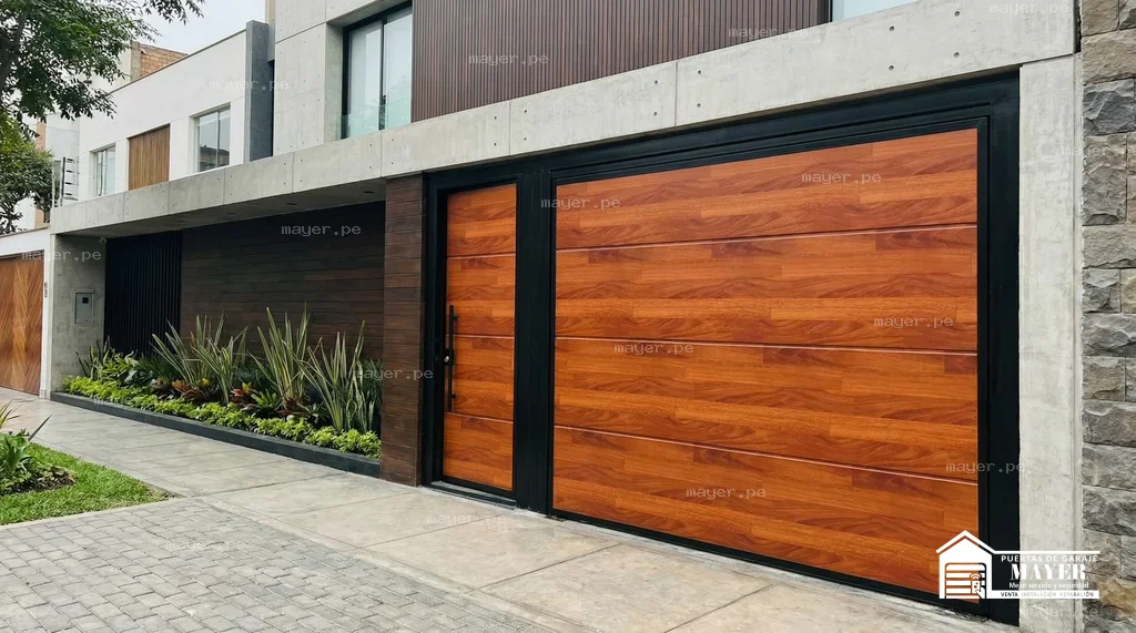 Puerta de garaje levadiza tipo madera marco negro garaje